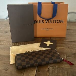 Louis Vuitton zippy wallet